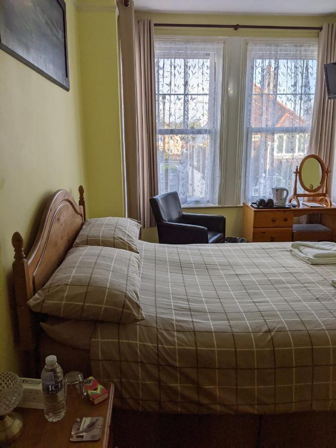 Kingswinford Guest House 페인턴 외부 사진